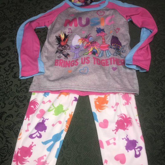 NWT trolls rainbow pajamas 6 6x birthdays holidays - Picture 2 of 7